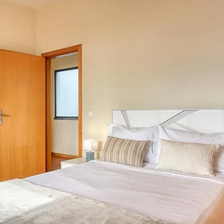 58, A In Madeira Santa Cruz (Madeira)