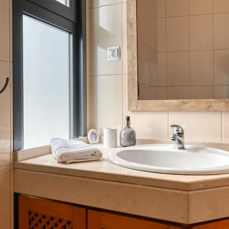 58, A In Madeira * Santa Cruz (Madeira)