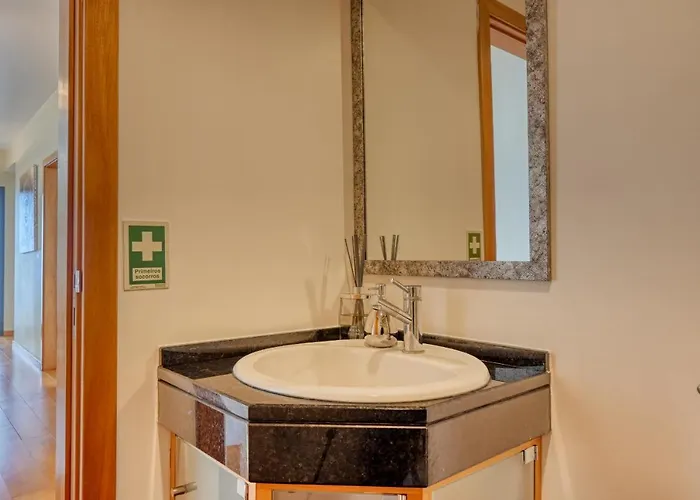 58, A In Madeira Santa Cruz (Madeira)